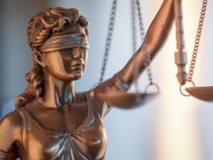 «Справедливое правосудие»: Всего 3,5 года лишения свободы за присвоение 43 млн рублей