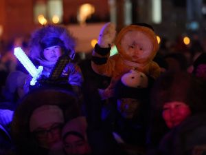 Праздничное шествие автоколонны состоялось впервые на зажжении новогодней ёлки Якутска