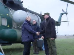 Президент РФ совершил первую поездку в ЛНР и побывал в штабе на херсонском направлении