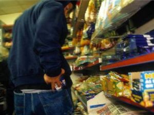 В Усть-Алданском районе подростки обокрали магазин