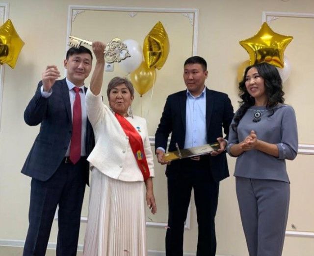 Отличника Образования РС(Я), доверенное лицо Егора Борисова уличили в нарушении закона о противодействии коррупции