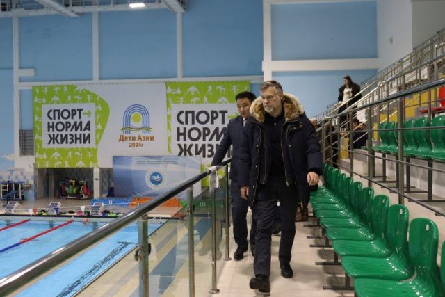 Кирилл Бычков осмотрел ход ремонтных работ в спортивных объектах Якутска