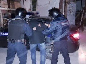 Неизвестный мужчина подсел к молодому посетителю бара