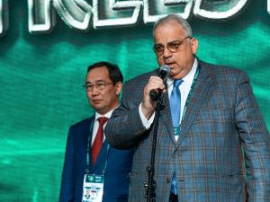 Айсен Николаев открыл Кубок мира по вольной борьбе