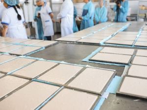 Сардана Авксентьева посетила предприятия пищевой промышленности Якутска