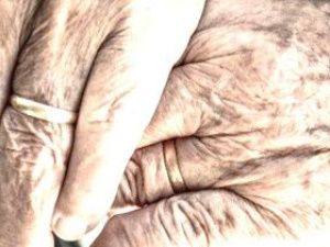 93-летнюю якутянку обманом лишили собственности на жилье