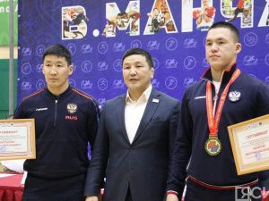 Министерство спорта Якутии наградило чемпионов мира по мас-рестлингу