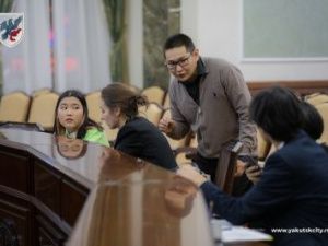 Школьники Якутска состязались в дебатах ко Дню борьбы с коррупцией