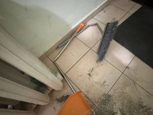 "Проникли в квартиру, специально вывели и ударили": Семья из Хандыги ищет справедливости в конфликте с соседями