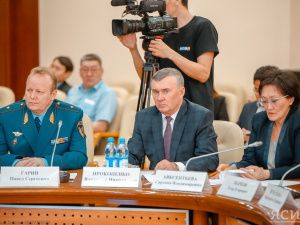 В Якутске на совещании с сенаторами Совфеда обсудили борьбу с нелегальным бизнесом