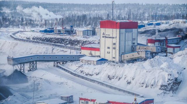 В Якутии суд приостановил часть работ на угольной шахте "Денисовская"