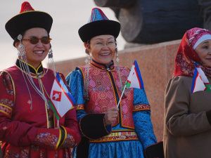Праздник: В Якутске возложили цветы к памятнику основателю города Петру Бекетову