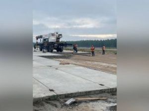 Для ускорения работ в аэропорту Олекминска привлекут еще 30 строителей