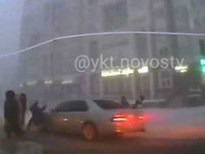 В Якутске водитель совершил наезд на женщину и ребенка на пешеходном переходе