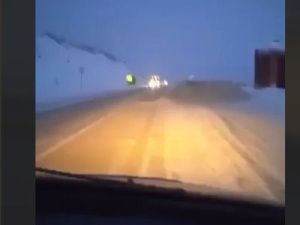 На трассе в Якутии высыпали кучу щебенки, что привело к созданию аварийной ситуации