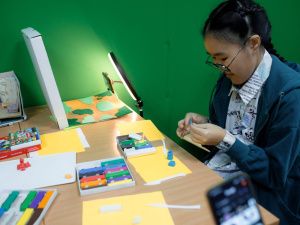 В школах села Намцы открыли центры по пилотированию дронами и анимационного творчества