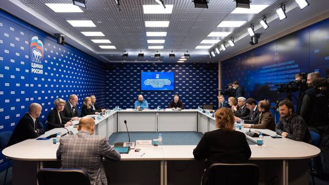 Больше половины федерального оргкомитета предварительного голосования «Единой России» - общественники