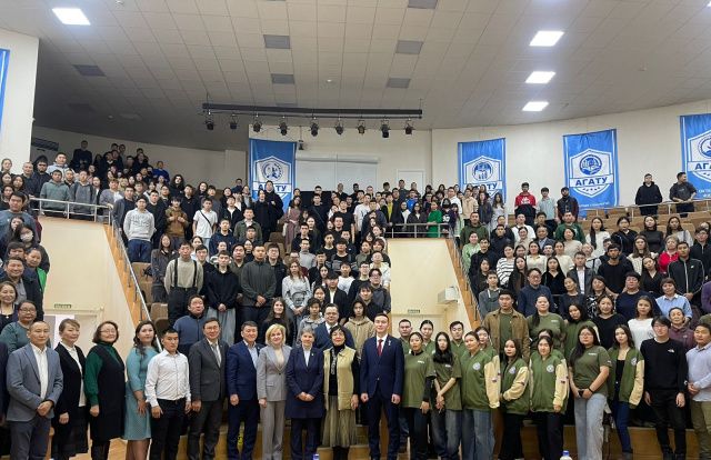 Юлия Белехова встретилась с активистами Центра гражданско-патриотического воспитания «Патриот-14»