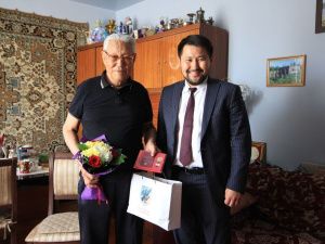 Евгений Григорьев вручил ветеранам войны юбилейные медали к 75-летию Великой Победы 