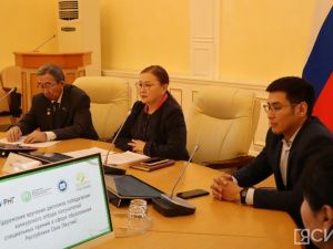 Специальную премию в 100 тысяч рублей вручили ста педагогам Якутии