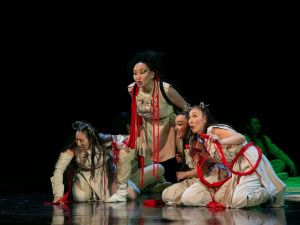 В Алматы зрители тепло приняли спектакль Театра Олонхо Якутии