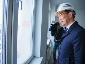 Айсен Николаев проверил ход строительства самой большой школы республики