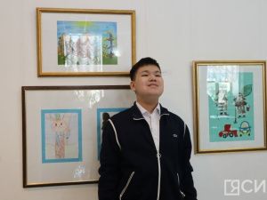 В Якутске открылась выставка 12-летнего художника с аутизмом