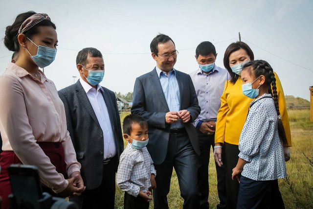 Айсен Николаев предложил распространить проект по развитию семейной экономики по всей Якутии