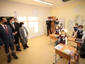 Айсен Николаев открыл новую школу в селе Кытанах Чурапчинского улуса