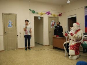 Главная новость МВД Якутии: приключения новогодней почты Полицейского Деда Мороза