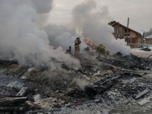 На месте сгоревшего дома в Бердигестяхе обнаружены фрагменты тела погибшего