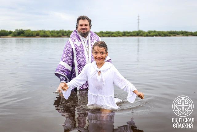 Таинство Крещения в водах реки Лены