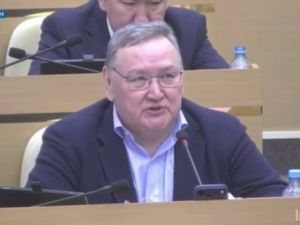 Депутат Федоров потребовал от главы Счетной палаты Якутии убирать грифы «ДСП» со своих проверок, но получил отказ