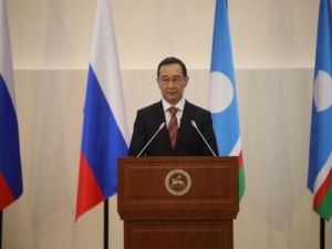 Глава Якутии почтил минутой молчания память умерших от коронавируса