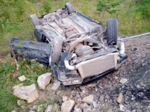 В Алданском районе пьяный водитель опрокинул автомобиль: пострадали два пассажира