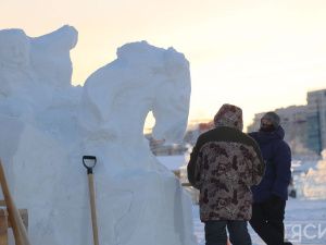 Искусство из снега и льда: зимние скульпторы соревнуются в Якутске за звание лучшего