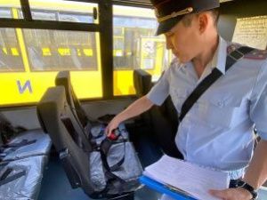 Сотрудники Госавтоинспекции Якутска совместно с прокуратурой провели осмотр школьных автобусов