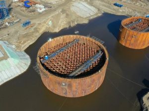 Первый коффердам Ленского моста перешёл в плавучее состояние