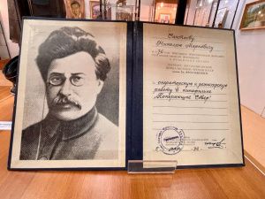 В Якутском музее имени Ярославского открылась выставка, посвященная 85-летию Николая Сантаева