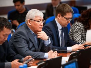 Айсен Николаев провел совещание по подготовке к паводку