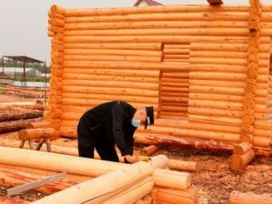 Осужденные колонии №6 в Мохсоголлохе изготавливают срубы на заказ