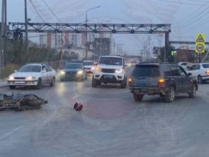 В Якутске произошло столкновение автомобиля с мотоциклистом: Пострадали три человека