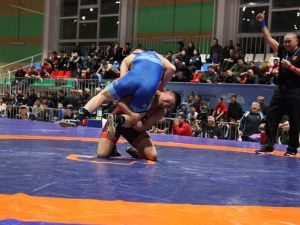 Фоторепортаж. Главные схватки чемпионата Якутии по вольной борьбе