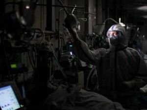 Минздрав одобрил российский препарат от COVID-19 «Арепливир»