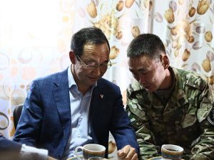 Глава Якутии выразил слова благодарности родителям Героя России Алексея Неустроева