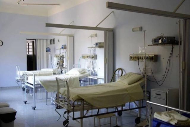 Школьник, на которого напала стая собак, находится в тяжелом состоянии