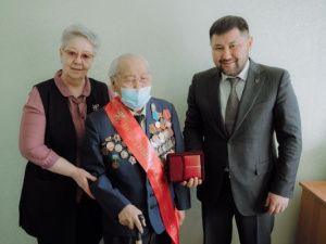 Участникам Великой Отечественной войны Алексею Березкину и Семену Колтовскому вручили высшие награды города Якутска