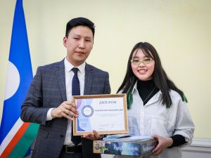 В Якутске наградили победителей конкурса дизайна билетов к 100-летию ЯАССР