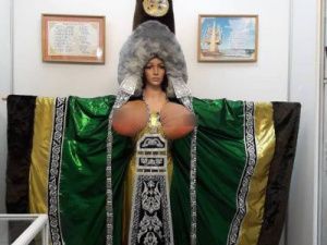 Обнаженная грудь якутского божества плодородия вызвала большой интерес к выставке в Якутске