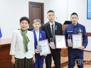 Детей-героев наградили в Якутии